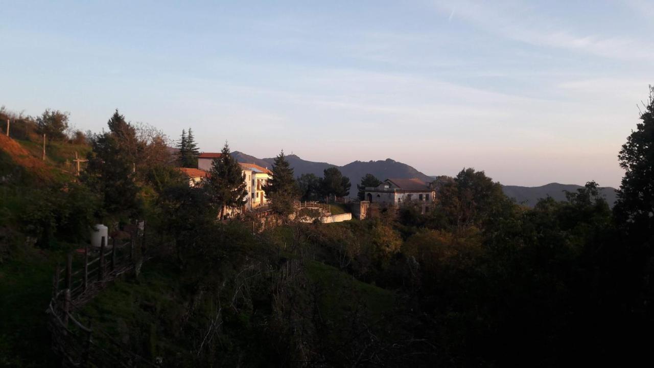 Bed And Breakfast Humus Sapiens Castiglione Chiavarese 外观 照片